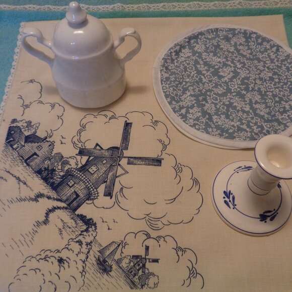 VINTAGE RETRO POTTERY SUGAR BLUE WHITE CANDLEHOLDER DUTCH LINEN ROLL HOL… - Picture 6 of 9